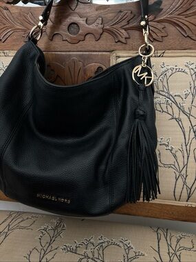 Michael Kors Brook LRG  BLK Pebbled Leather Shoulder Bag 38S9GOKH3L 13.5”X11.5”